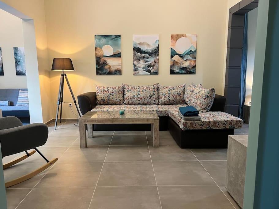 Spacious And Beautiful House Piraeus Buitenkant foto