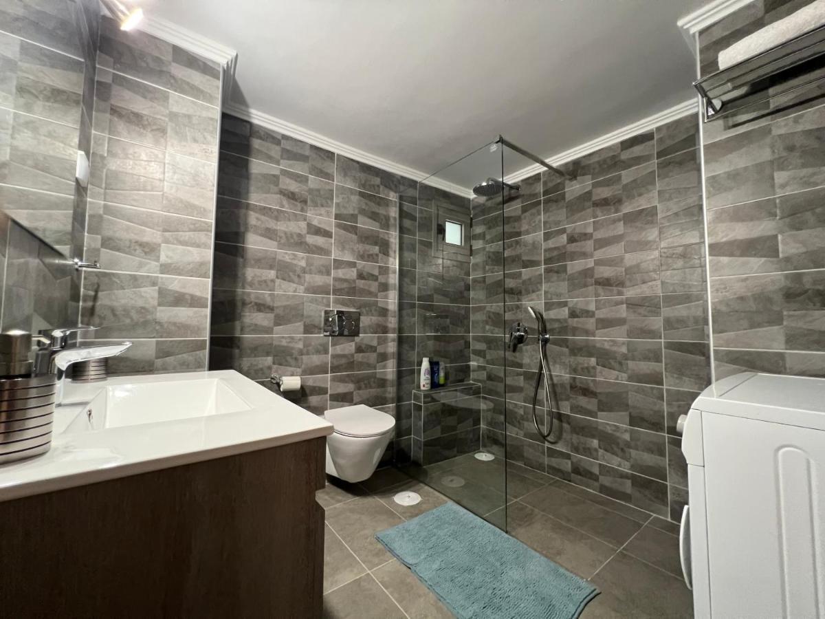 Spacious And Beautiful House Piraeus Buitenkant foto